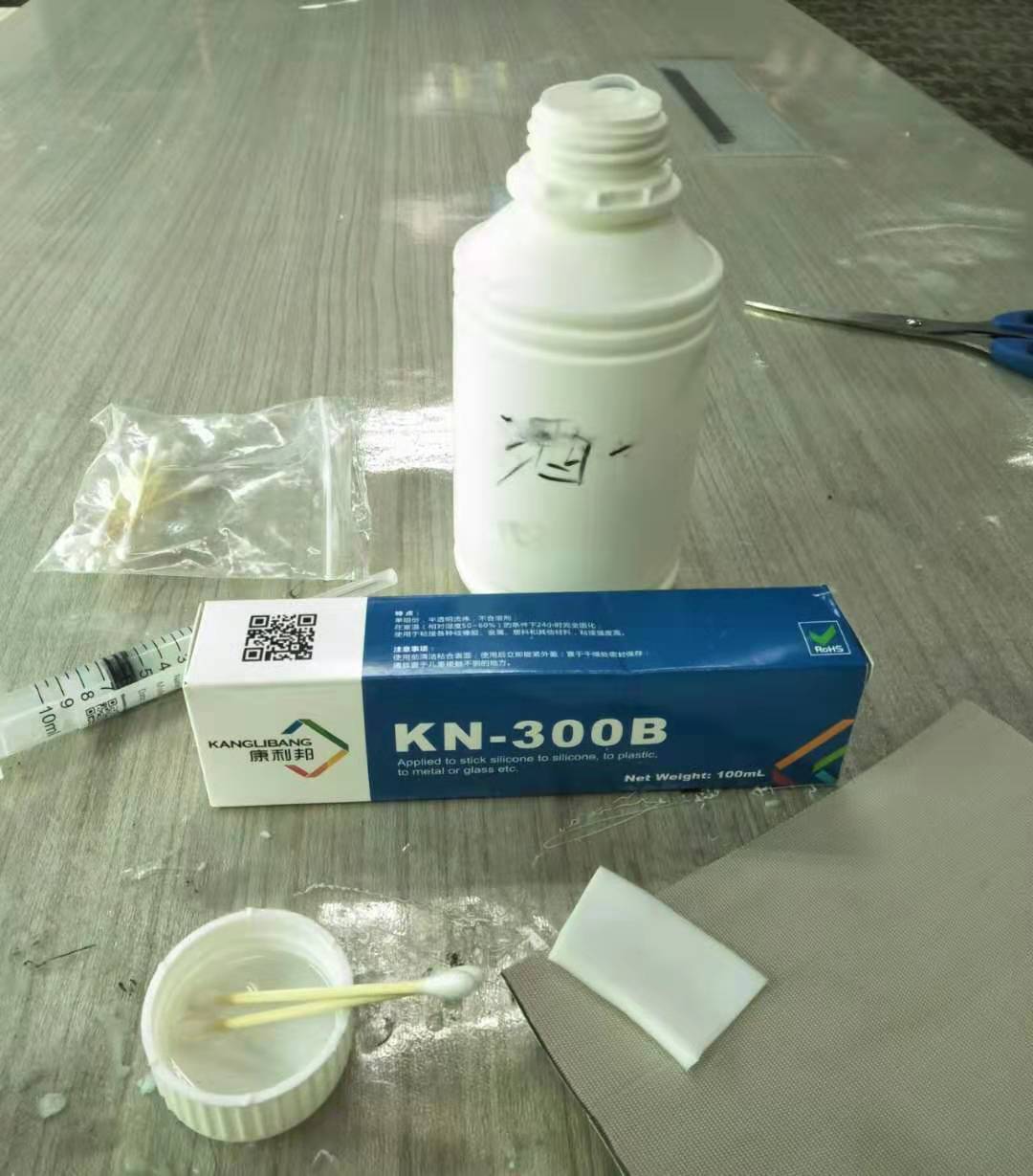 KN-300硅胶胶水粘接腈纶布操作 KN-300硅胶胶水粘接腈纶布操作