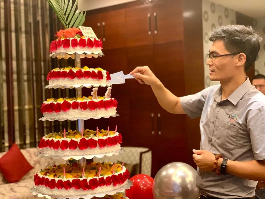 庆祝康利邦成立14周年庆暨董事长岳总致词.jpg 庆祝康利邦成立14周年庆暨董事长岳总致词.jpg