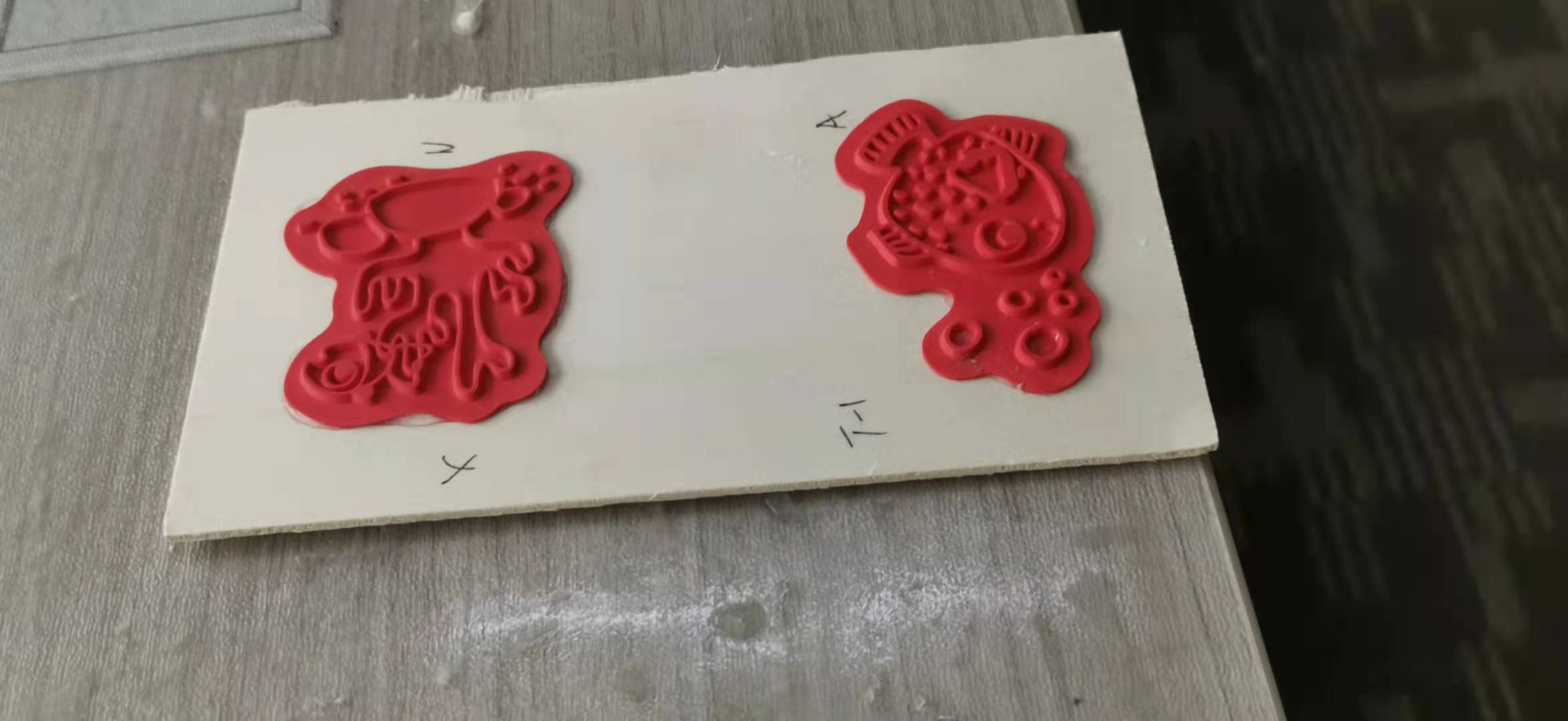 硅胶板用什么胶水粘住.jpg 硅胶板用什么胶水粘住.jpg
