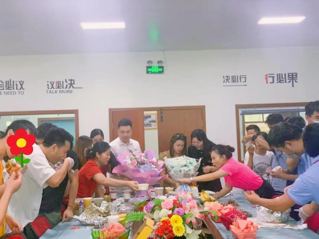 热烈庆祝康利邦团队达成业绩目标.jpg 热烈庆祝康利邦团队达成业绩目标.jpg