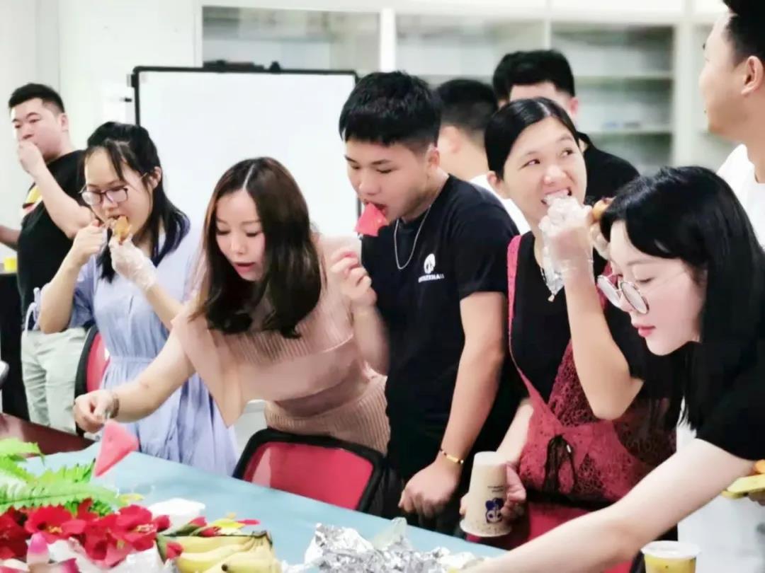 热烈庆祝康利邦团队达成业绩目标.jpg 热烈庆祝康利邦团队达成业绩目标.jpg